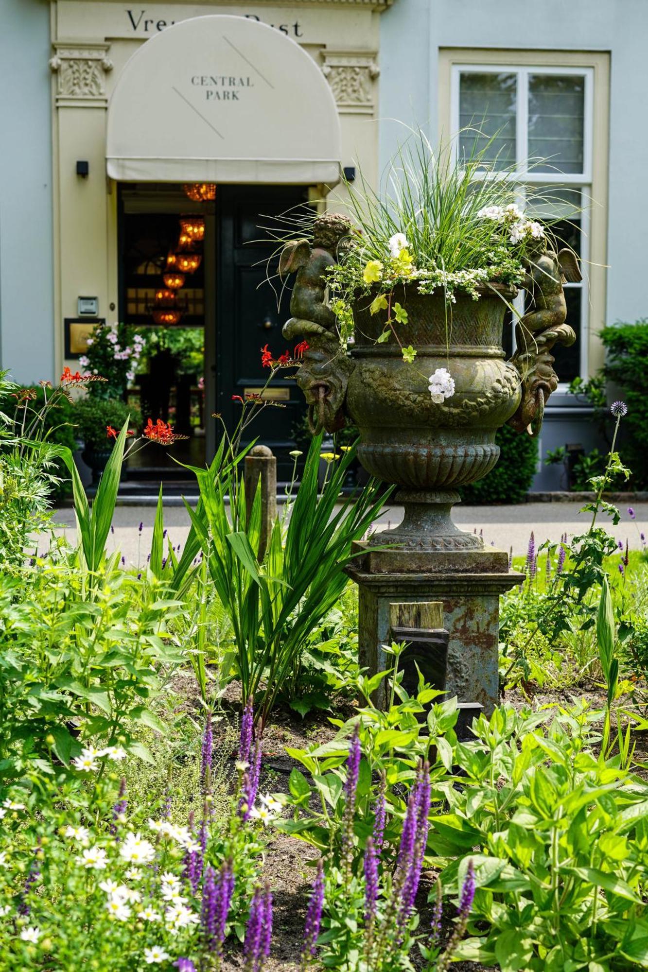 Central Park Voorburg - Relais & Chateaux Exteriör bild
